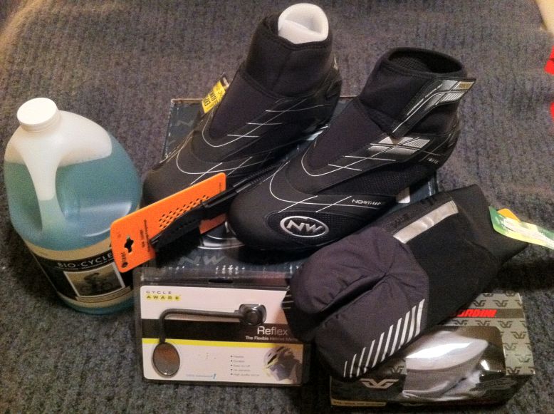 Northwave winter shoes, lobster gloves, goggles and some cleaning supplies.